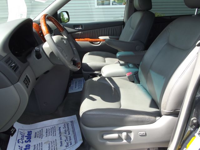 Toyota Sienna 2dr Cpe E350 RWD MiniVan
