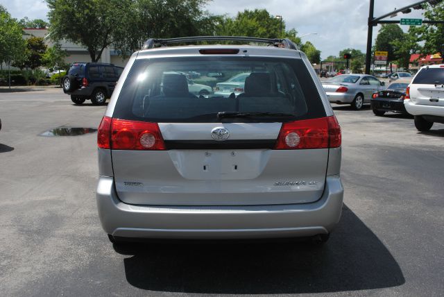 Toyota Sienna XLT 4.6L 4WD MiniVan