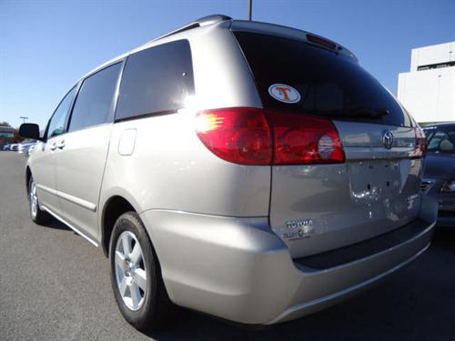 Toyota Sienna 2006 photo 2