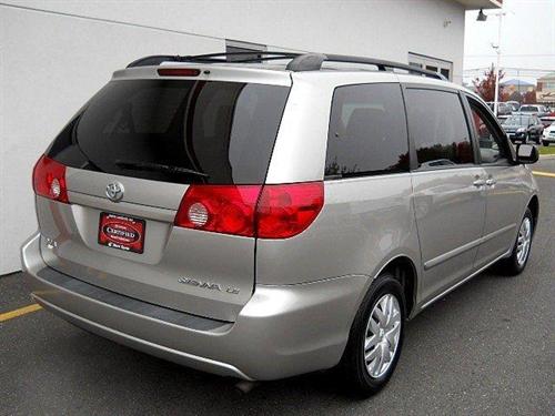 Toyota Sienna 2006 photo 2