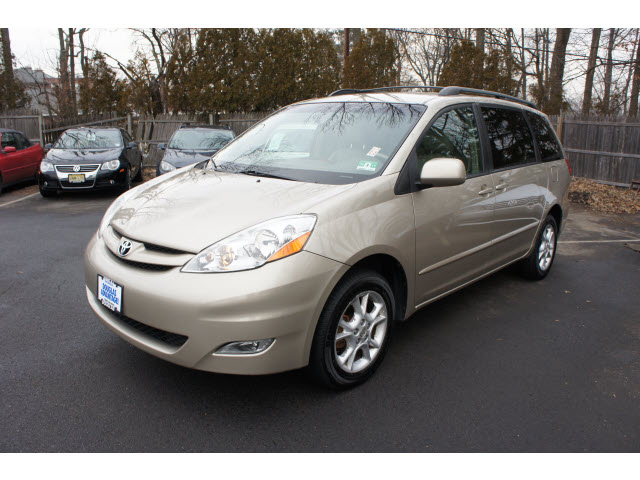 Toyota Sienna 2006 photo 1