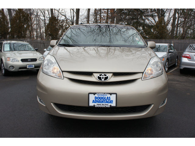 Toyota Sienna 2006 photo 2