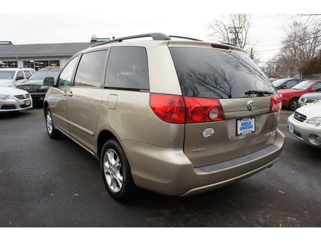 Toyota Sienna 2006 photo 4