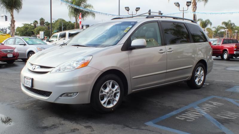 Toyota Sienna 2006 photo 2