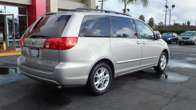 Toyota Sienna 2006 photo 3