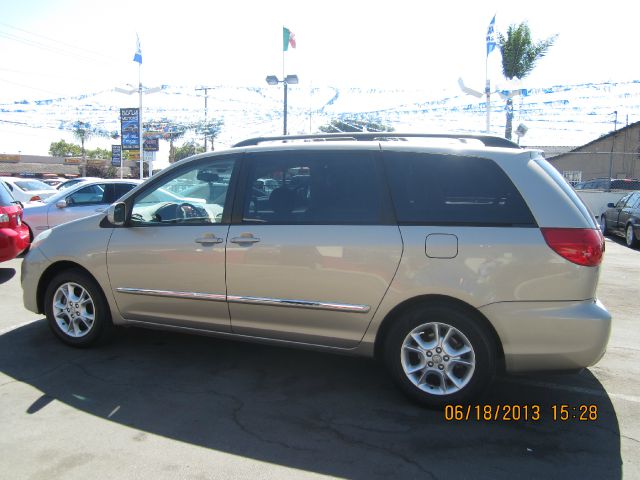 Toyota Sienna 2006 photo 1