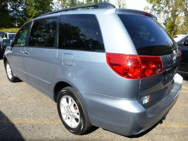 Toyota Sienna 2006 photo 1
