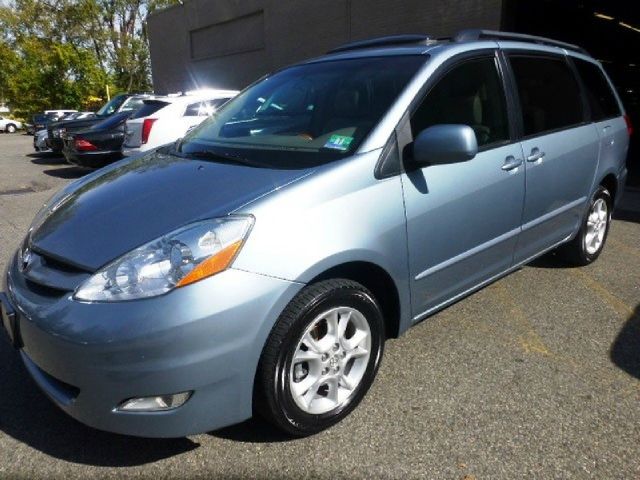 Toyota Sienna 2006 photo 2