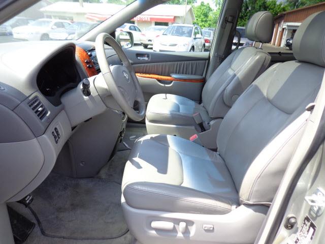Toyota Sienna 2006 photo 1