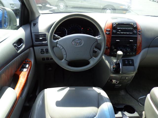 Toyota Sienna 2006 photo 7