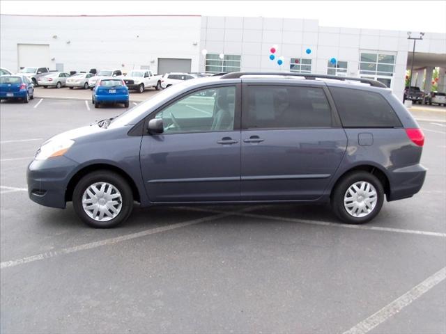 Toyota Sienna 2006 photo 2