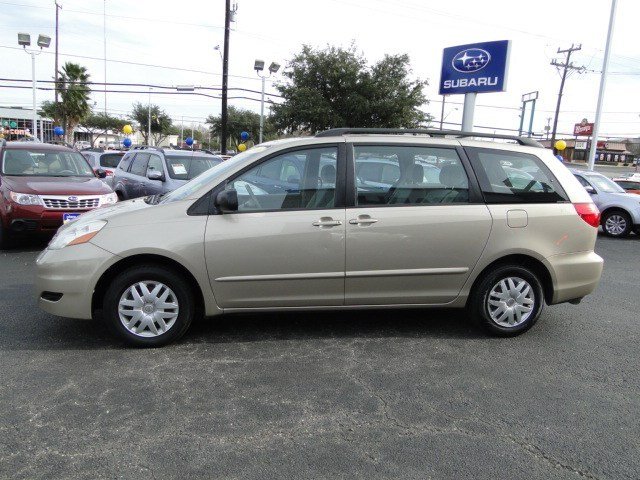 Toyota Sienna 2006 photo 2