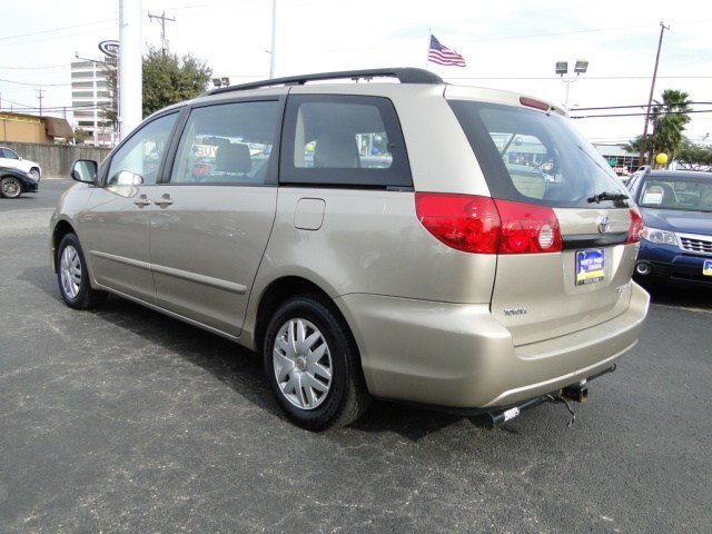 Toyota Sienna 2006 photo 3