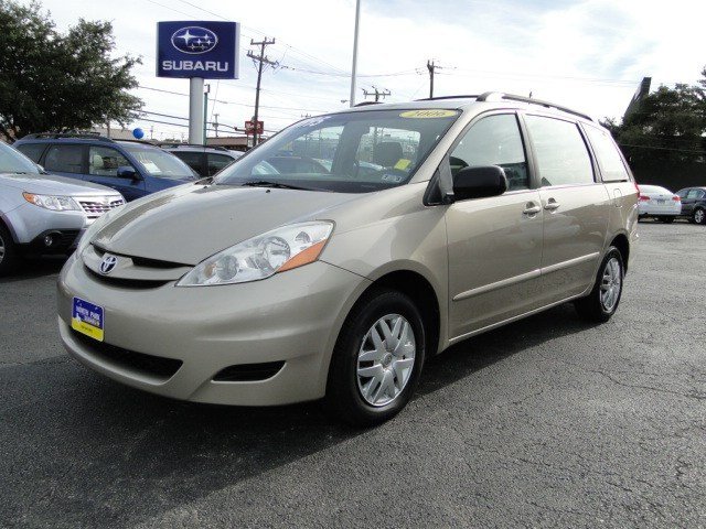 Toyota Sienna 2006 photo 1