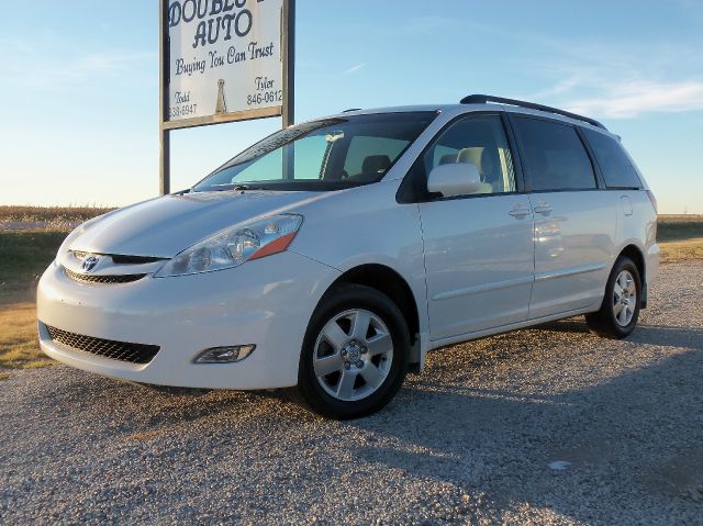 Toyota Sienna SEL Sport Utility 4D MiniVan