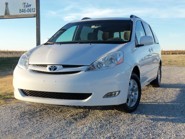 Toyota Sienna 2006 photo 2