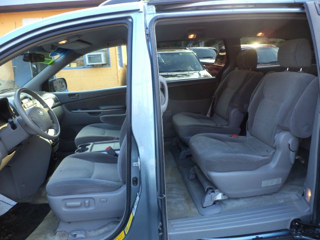 Toyota Sienna 4.6L XLT Sport MiniVan