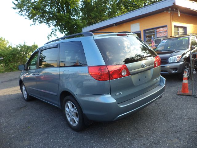 Toyota Sienna 2006 photo 1