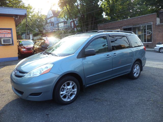 Toyota Sienna 2006 photo 2