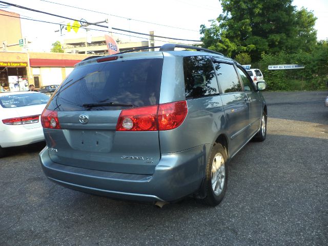 Toyota Sienna 2006 photo 3