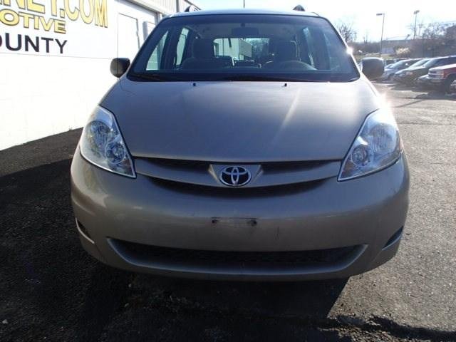 Toyota Sienna 2006 photo 1