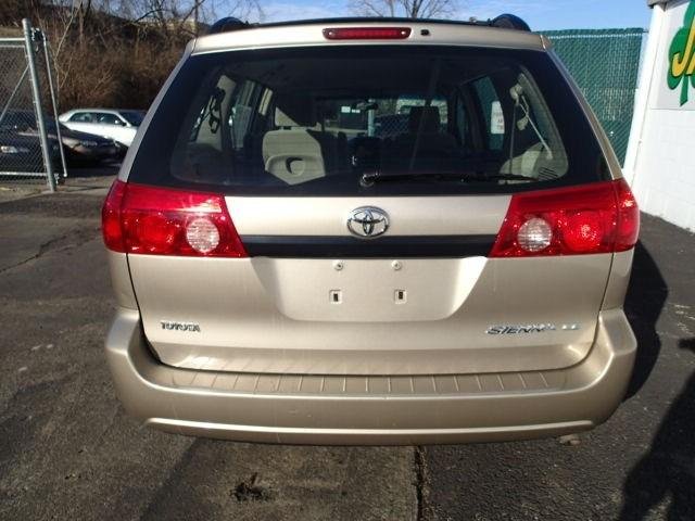 Toyota Sienna 2006 photo 3