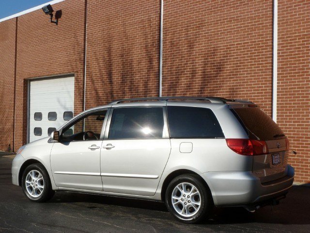 Toyota Sienna 2006 photo 2