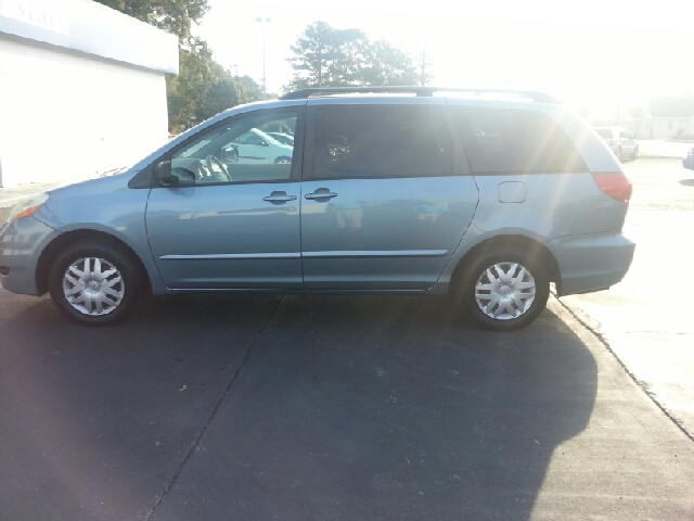 Toyota Sienna 2006 photo 2
