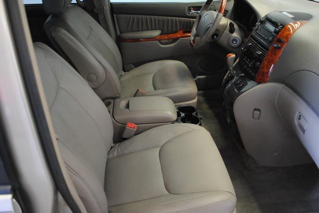 Toyota Sienna SEL Sport Utility 4D MiniVan