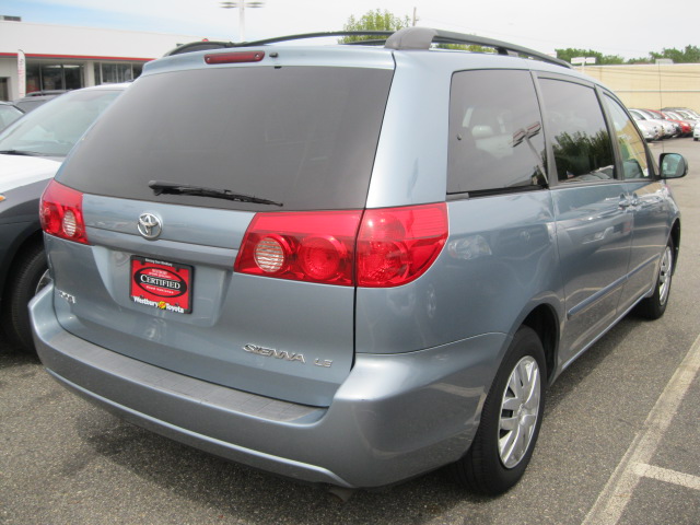 Toyota Sienna 2006 photo 2