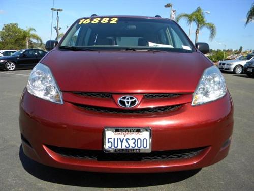 Toyota Sienna 2006 photo 1