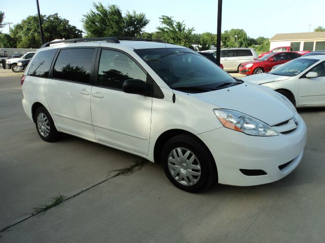 Toyota Sienna 2006 photo 2