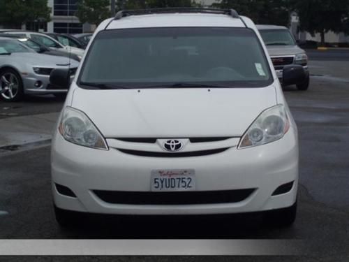 Toyota Sienna 2006 photo 2