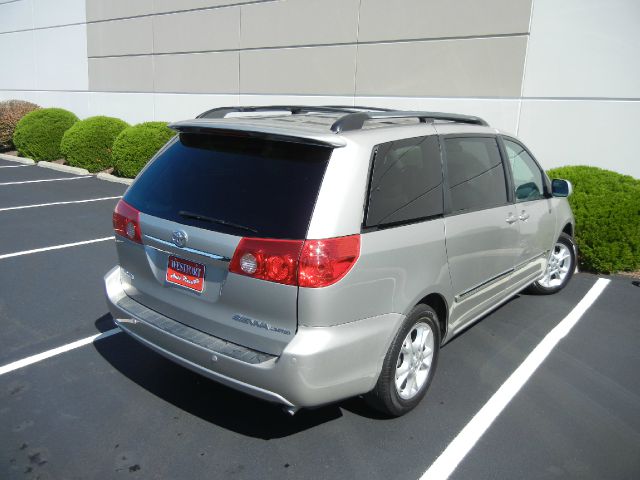 Toyota Sienna 2006 photo 1