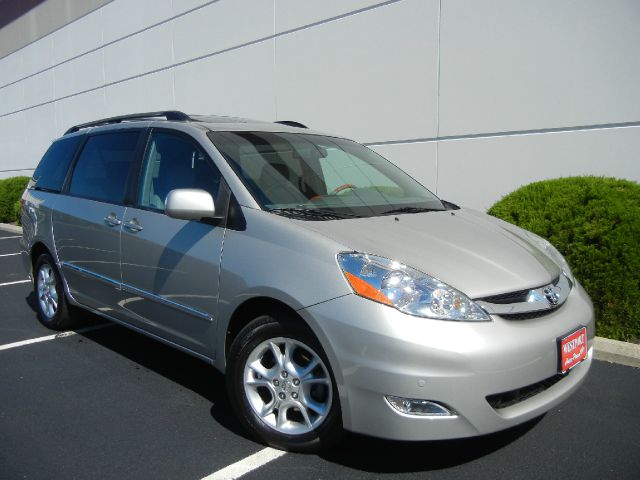 Toyota Sienna 2006 photo 2
