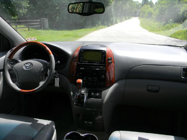 Toyota Sienna Eddie Bauer 4x4 MiniVan