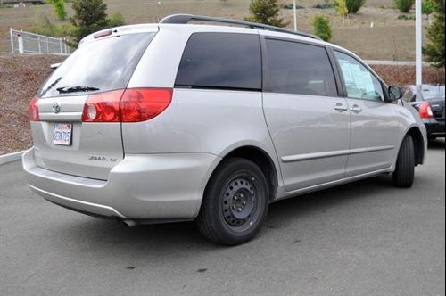 Toyota Sienna 2006 photo 2