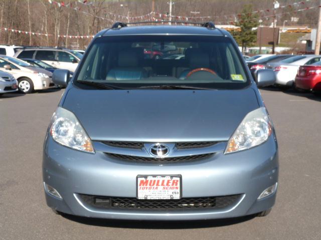 Toyota Sienna 2006 photo 1