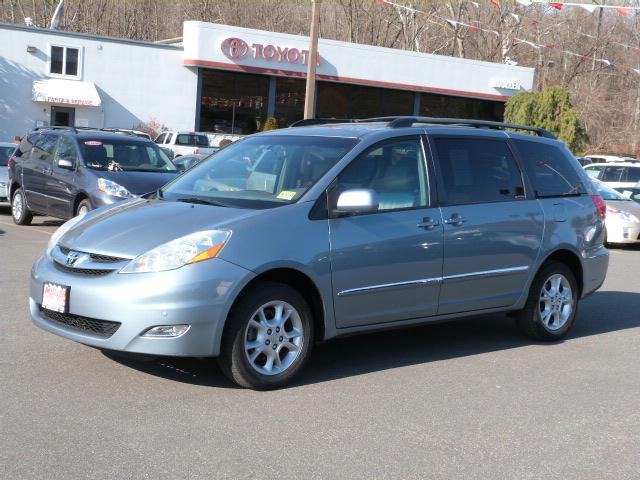 Toyota Sienna 2006 photo 2