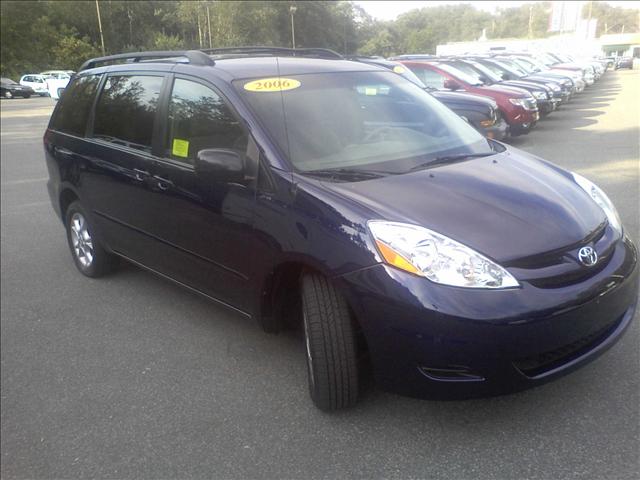 Toyota Sienna 2006 photo 2