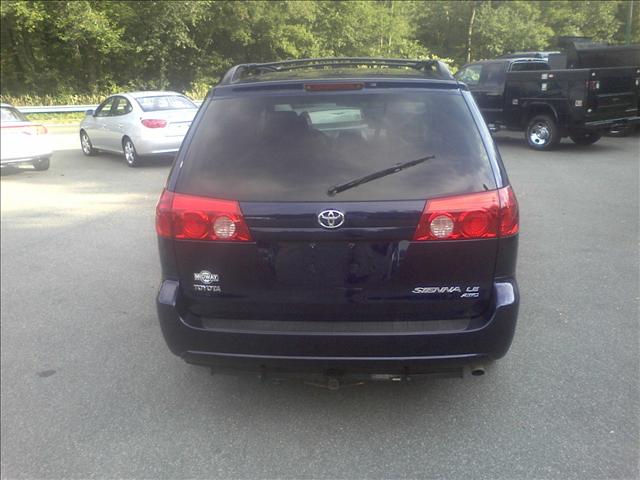 Toyota Sienna 2006 photo 4