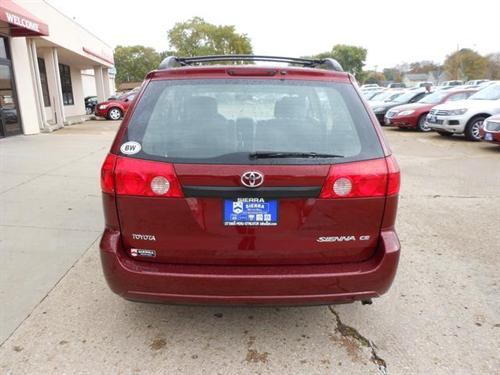 Toyota Sienna 2006 photo 2