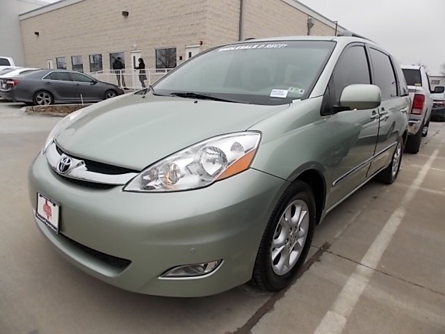 Toyota Sienna 2006 photo 1