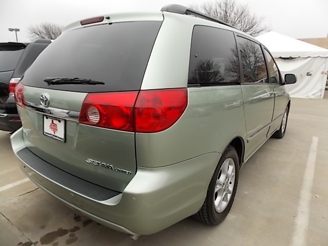 Toyota Sienna 2006 photo 2
