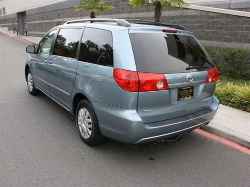 Toyota Sienna 2006 photo 1
