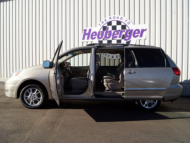 Toyota Sienna 2006 photo 1