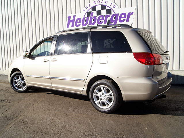 Toyota Sienna 2006 photo 2