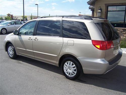 Toyota Sienna 2006 photo 2
