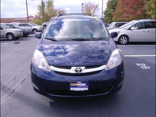 Toyota Sienna 2006 photo 1