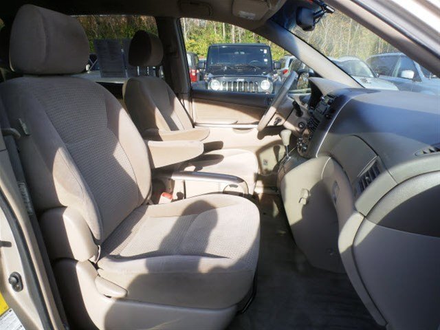 Toyota Sienna 2006 photo 2